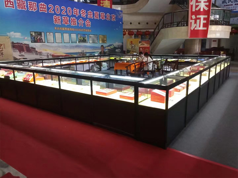 白色展柜租赁与购买展柜相比有哪些优缺点