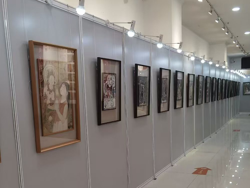 如何在展会中使用无缝展板租赁提升品牌形象