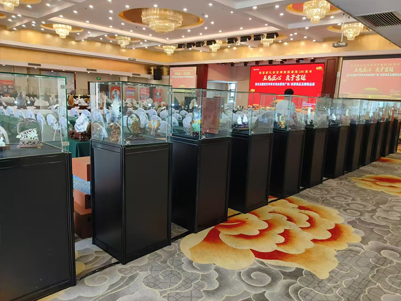 租赁黑色展示柜的材质及质量问题分析