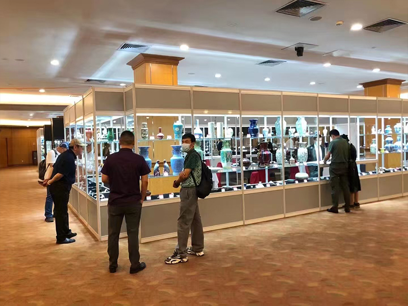 如何根据展会需求选择合适的珠宝展柜租赁类型