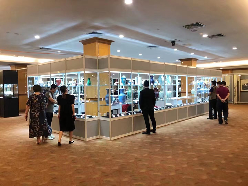 八棱柱展柜租赁的优势是什么