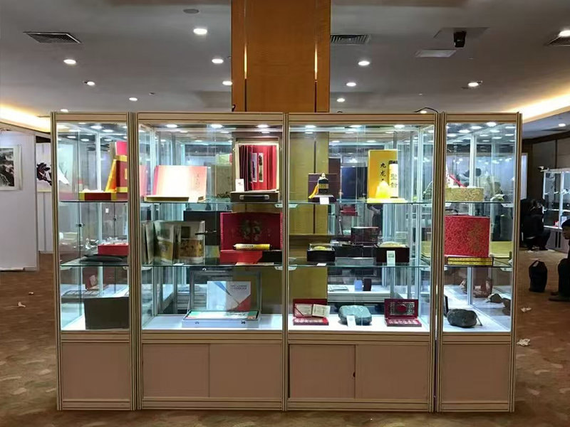 珠宝展柜租赁是否适合小型珠宝店铺
