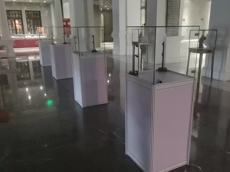 租赁珠宝展柜有哪些优势和注意事项