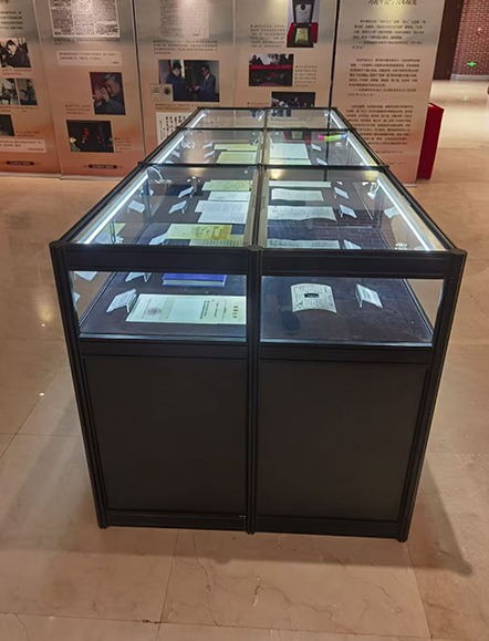 黑色展柜合作现场