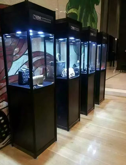 黑色展柜合作案例